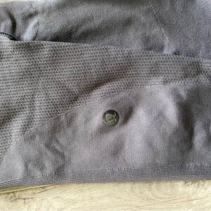 Lululemon compression crops